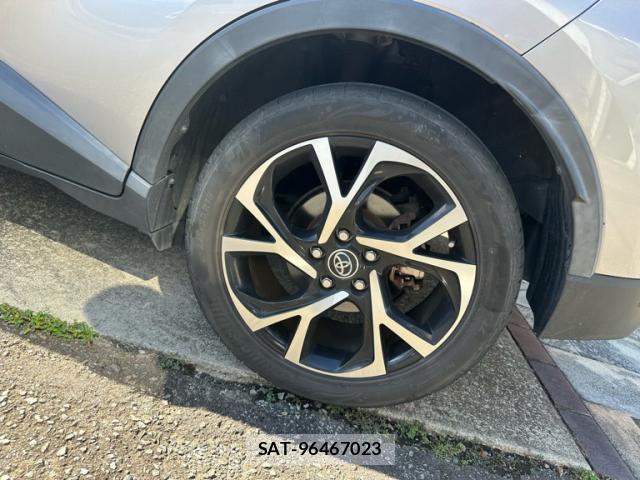 Toyota C-HR 2017-10 8874186-6