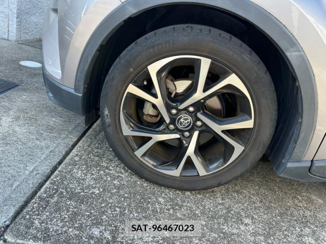 Toyota C-HR 2017-10 8874186-7