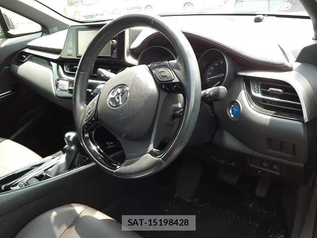 Toyota C-HR 2018-06 8874517-2