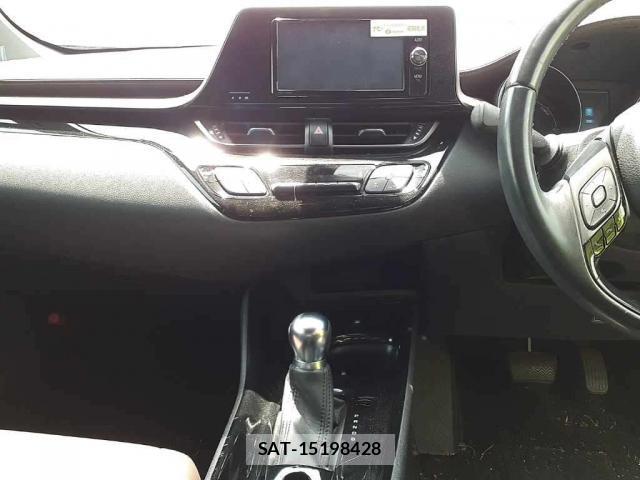 Toyota C-HR 2018-06 8874517-3