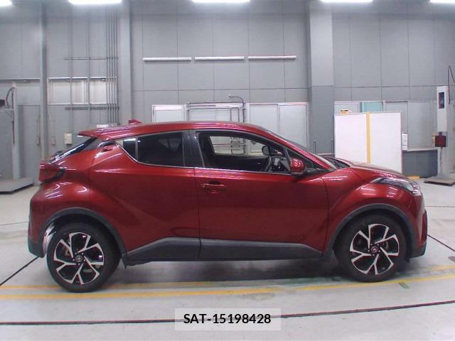 Toyota C-HR 2018-06 8874517-9