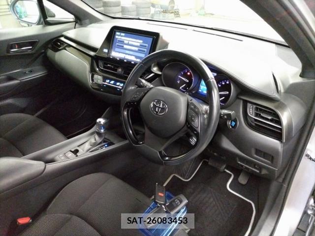 Toyota C-HR 2017-11 8875350-2