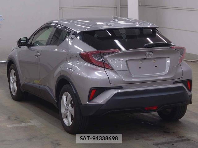 Toyota C-HR 2019-02 8875353-1
