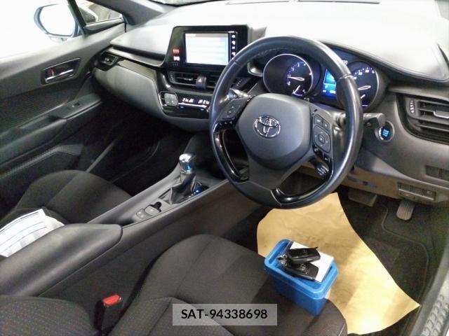 Toyota C-HR 2019-02 8875353-2