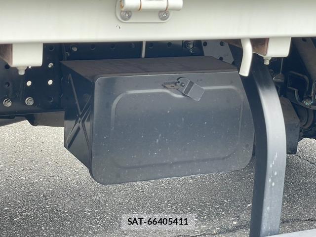 MITSUBISHI FUSO CANTER 2023-07 8875846-17