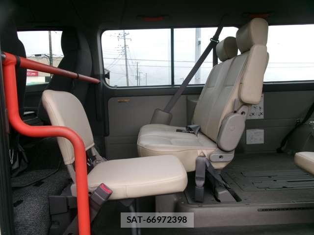 Nissan CARAVAN BUS 2012-09 8875896-10