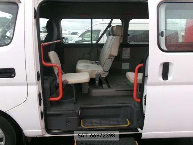 Nissan CARAVAN BUS 2012-09 8875896-11