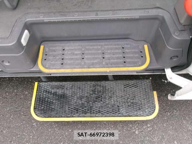 Nissan CARAVAN BUS 2012-09 8875896-12