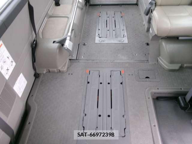 Nissan CARAVAN BUS 2012-09 8875896-6