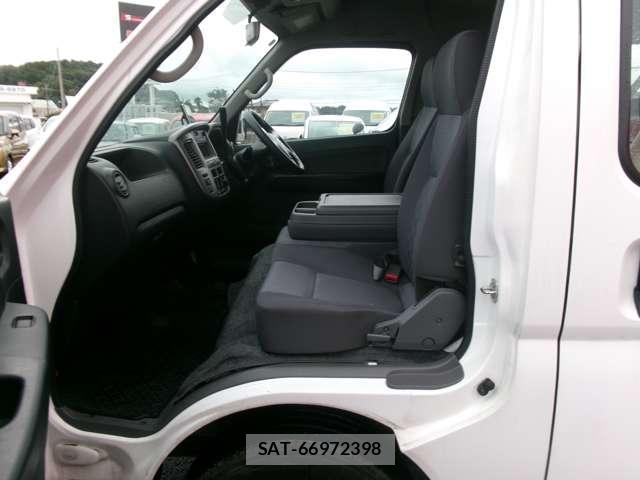 Nissan CARAVAN BUS 2012-09 8875896-9