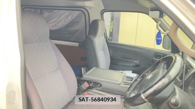 Nissan Caravan 2011-06 8873348-11
