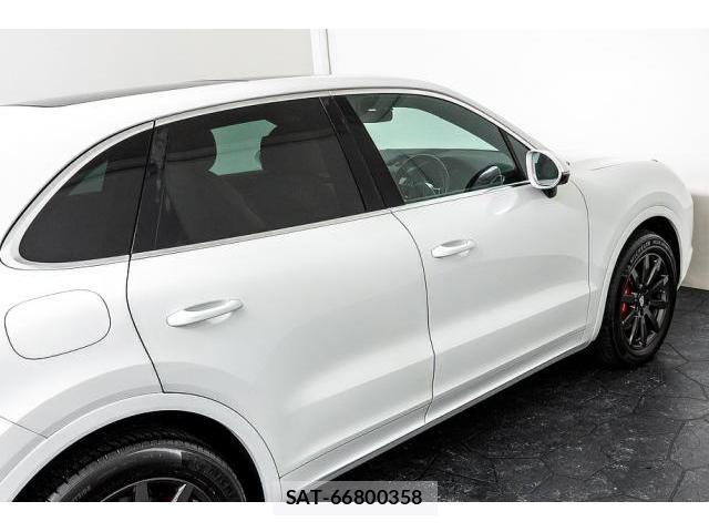 Porsche CAYENNE 2019-03 8874328-9