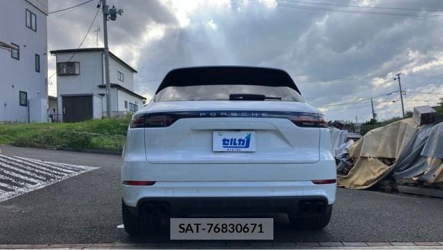 Porsche CAYENNE 2019-06 8874385-1