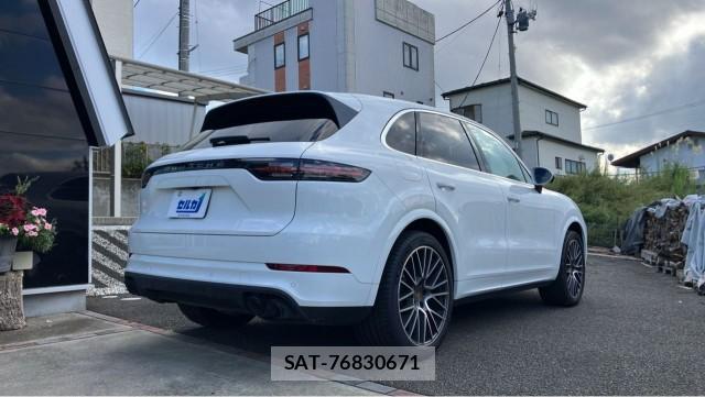 Porsche CAYENNE 2019-06 8874385-12