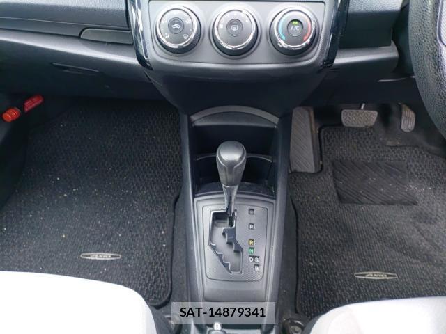 Toyota COROLLA AXIO 2017-08 8872960-11