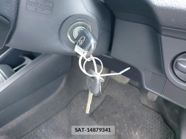 Toyota COROLLA AXIO 2017-08 8872960-14