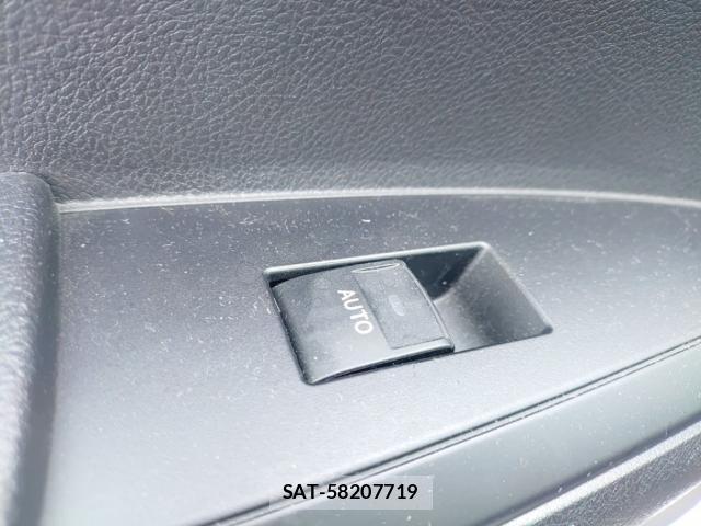 Toyota COROLLA AXIO 2021-09 8872962-12