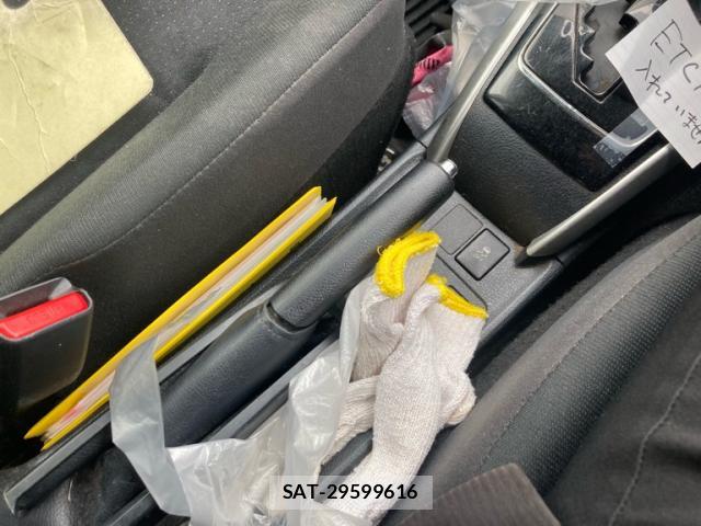 Toyota COROLLA FIELDER 2018-02 8872795-15