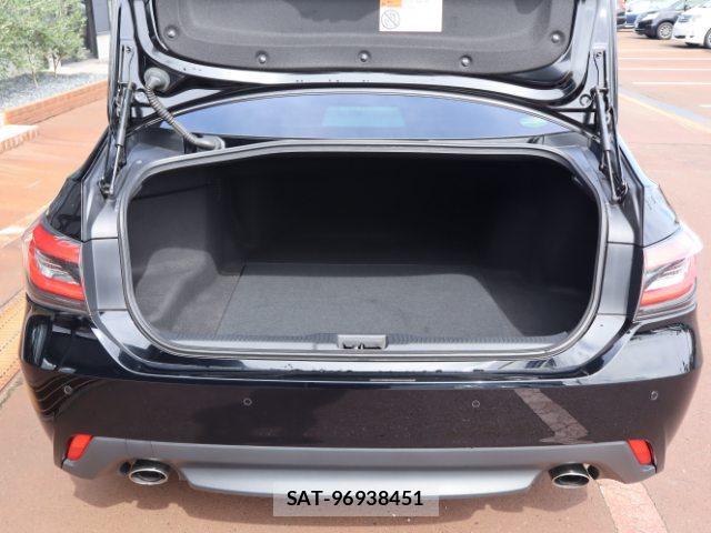 Toyota CROWN HYBRID 2019-04 8872548-18
