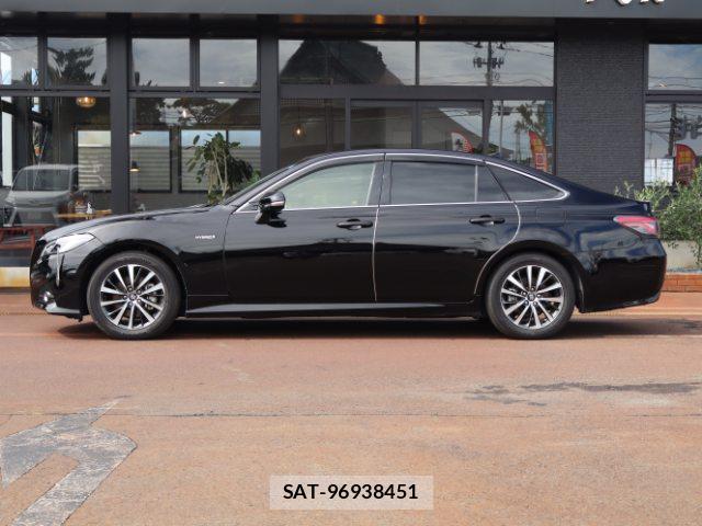Toyota CROWN HYBRID 2019-04 8872548-2