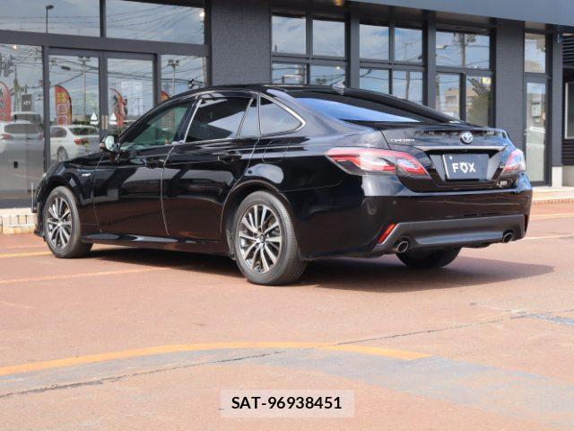 Toyota CROWN HYBRID 2019-04 8872548-4