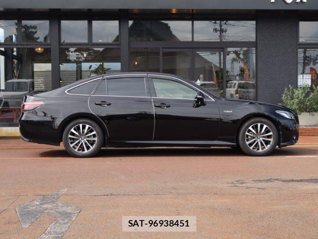 Toyota CROWN HYBRID 2019-04 8872548-7