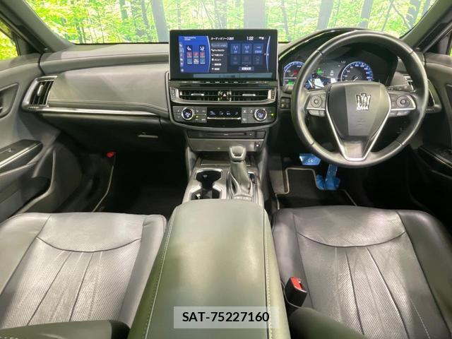 Toyota CROWN HYBRID 2022-03 8872845-1