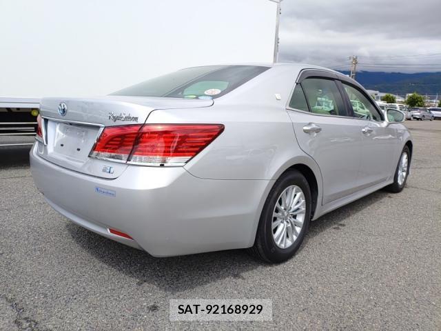 Toyota CROWN HYBRID 2017-09 8872967-2
