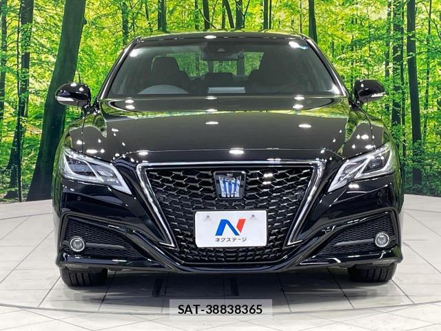 Toyota CROWN HYBRID 2019-06 8874696-13