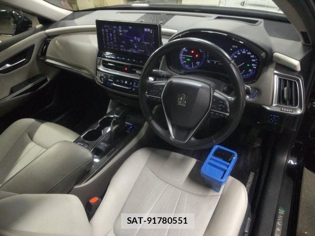 Toyota CROWN HYBRID 2021-09 8874764-2