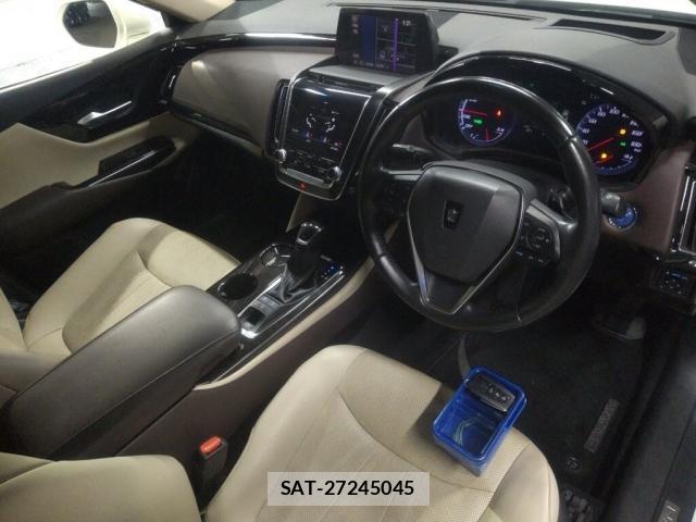 Toyota CROWN HYBRID 2018-09 8874765-2
