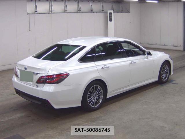 Toyota CROWN HYBRID 2022-06 8874810-1