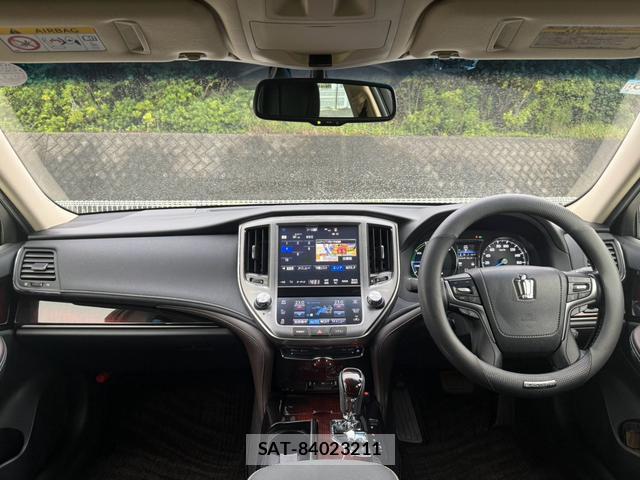 Toyota CROWN HYBRID 2016-04 8875536-1