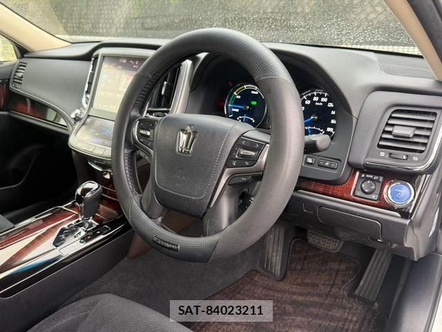 Toyota CROWN HYBRID 2016-04 8875536-13