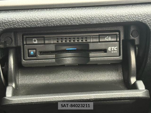 Toyota CROWN HYBRID 2016-04 8875536-16