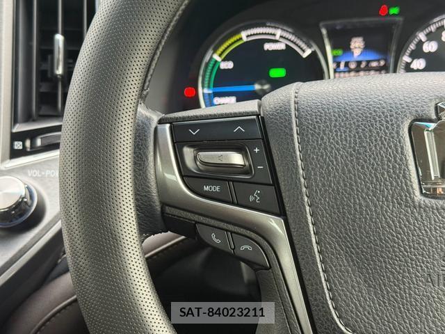 Toyota CROWN HYBRID 2016-04 8875536-18