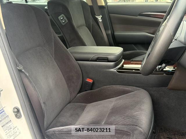 Toyota CROWN HYBRID 2016-04 8875536-9