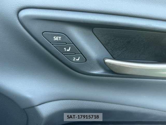 Toyota CROWN 2024-04 8875577-16