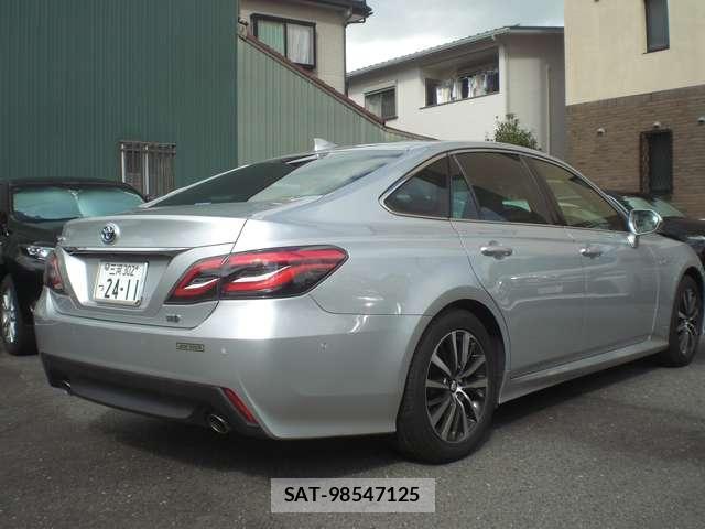 Toyota CROWN 2019-05 8872992-3