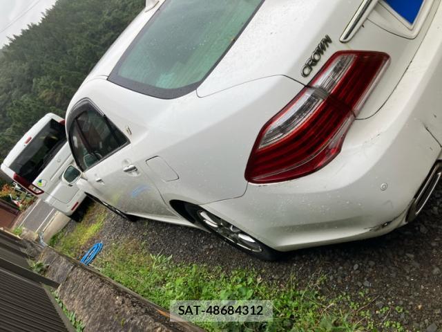 Toyota CROWN 2011-08 8874965-1