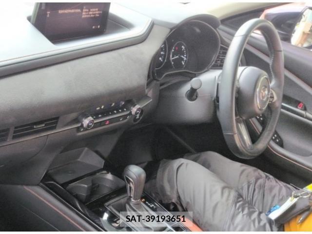 Mazda CX-30 2023-10 8875286-2
