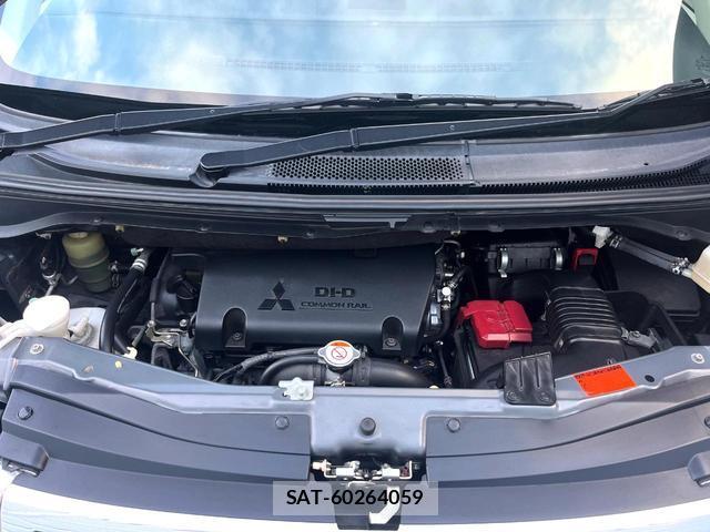 Mitsubishi DELICA 2017-11 8873996-17