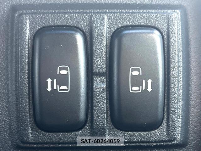 Mitsubishi DELICA 2017-11 8873996-5