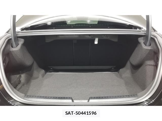 Mercedes Benz E-CLASS 2025-11 8872769-17