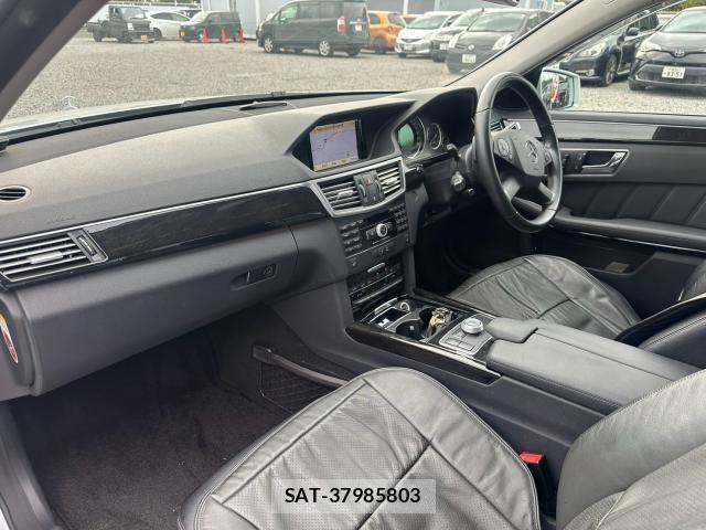 Mercedes Benz E-CLASS 2010-02 8875746-17
