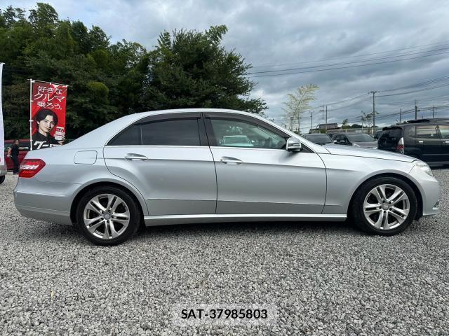Mercedes Benz E-CLASS 2010-02 8875746-3