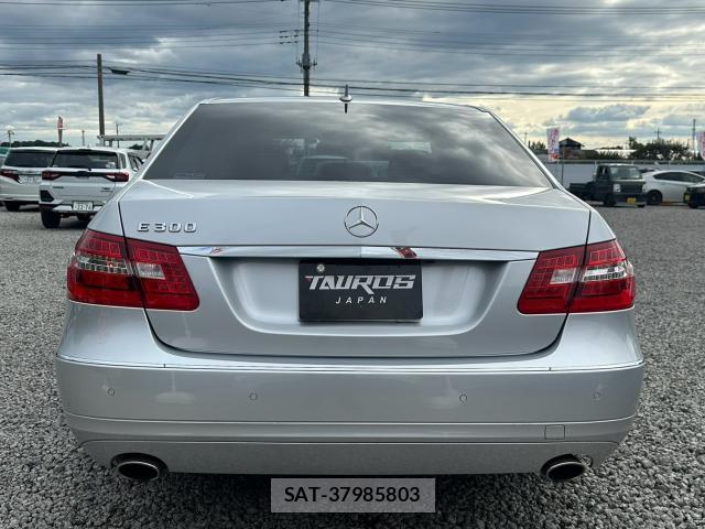 Mercedes Benz E-CLASS 2010-02 8875746-5