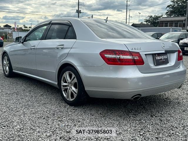 Mercedes Benz E-CLASS 2010-02 8875746-6
