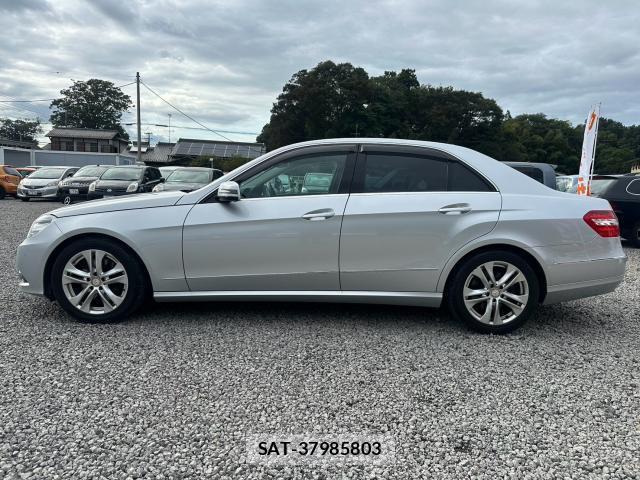 Mercedes Benz E-CLASS 2010-02 8875746-7