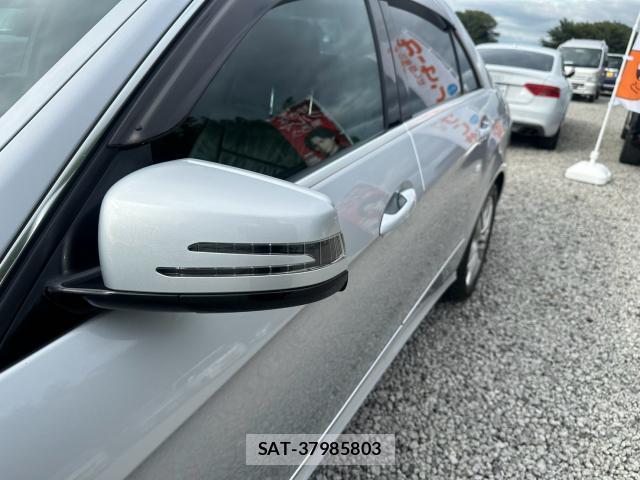 Mercedes Benz E-CLASS 2010-02 8875746-9